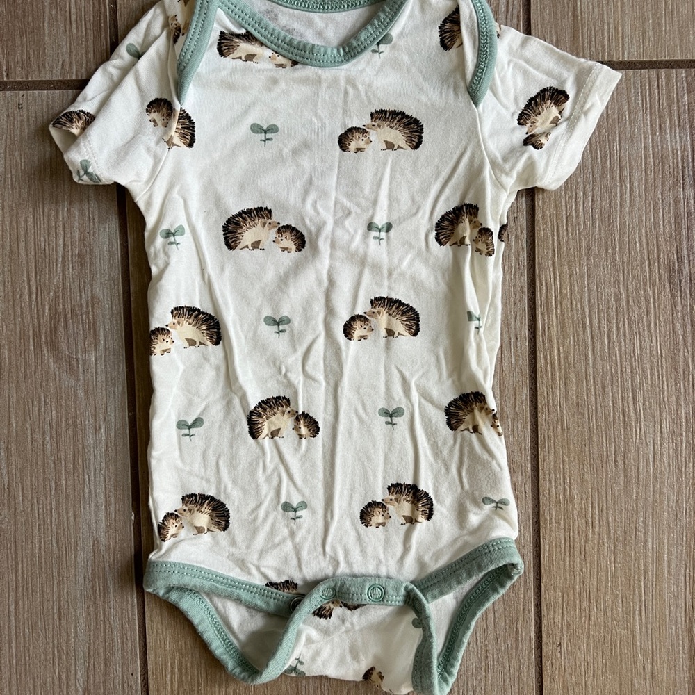 Kyle baby Hedgehog Print baby onesie, size 0-3